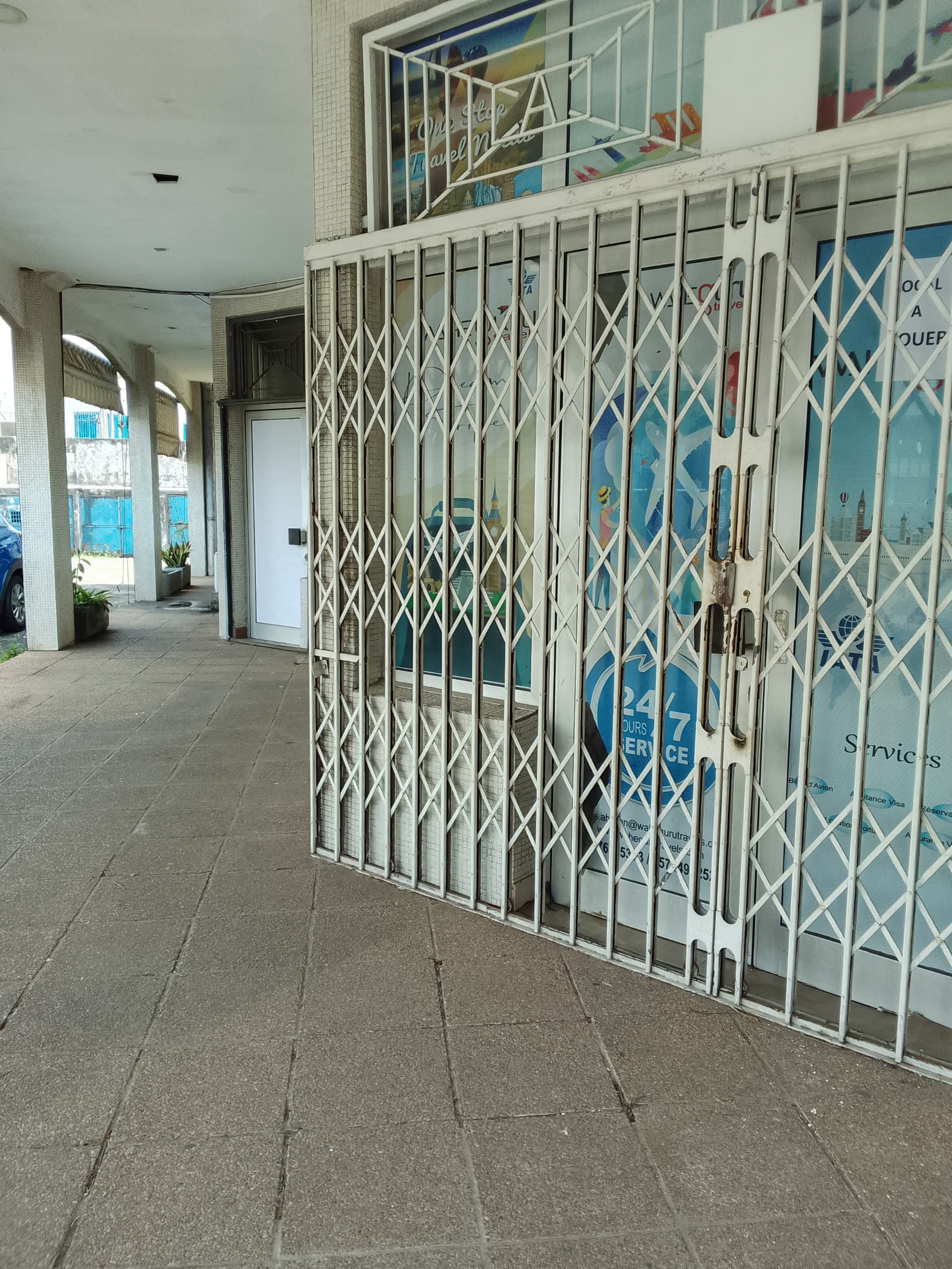 Location d'un Magasin a la rue des jardins au Vallon 