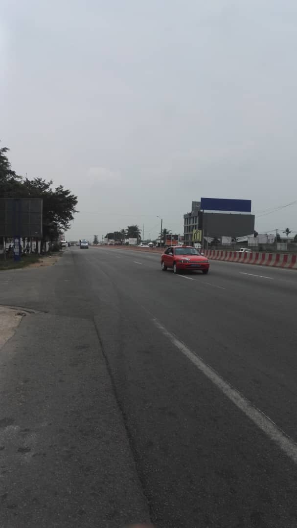 Beau terrain commercial sur le boulevard Mitterrand Faya