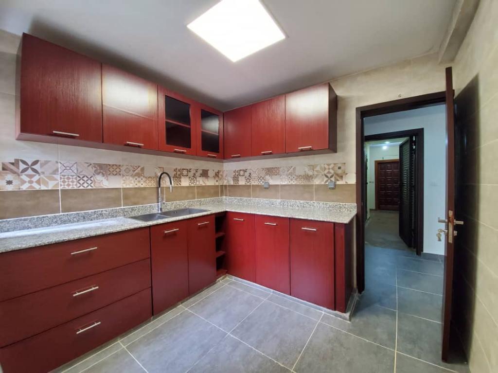 Loue un appartement de 4 pièces au 1 er étage au Golf 1 