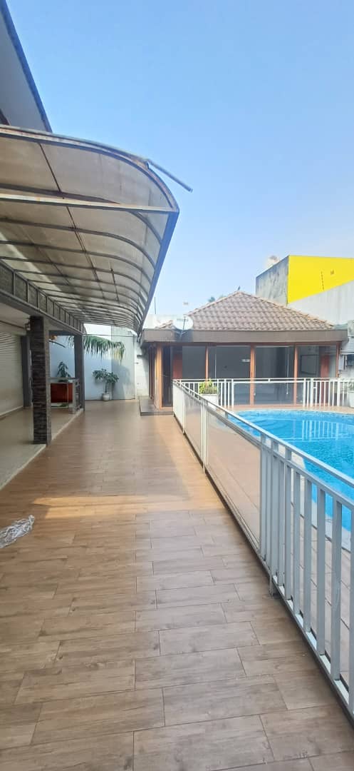 Villa duplex de 7 pièces avec piscine Aux Arcades 