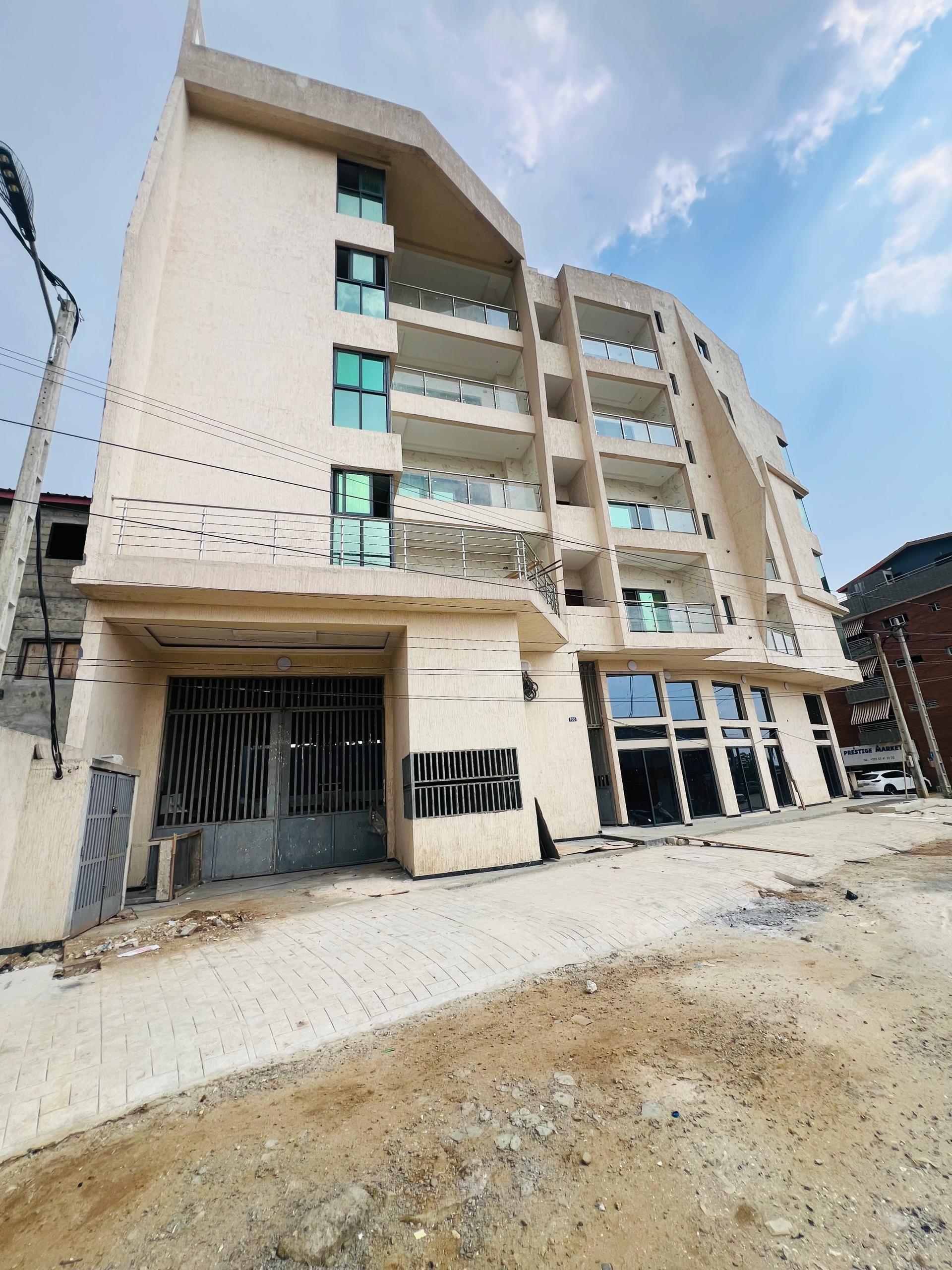 Chic immeuble a vendre au CHU D'ANGRE 